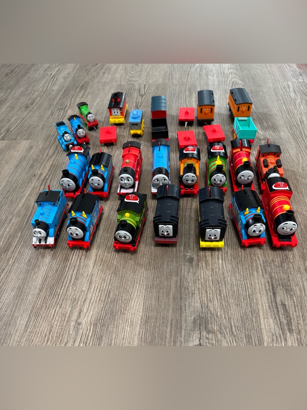 LARGE LOT  Thomas the Train Trackmaster Train Engines & Cars Battery Operated